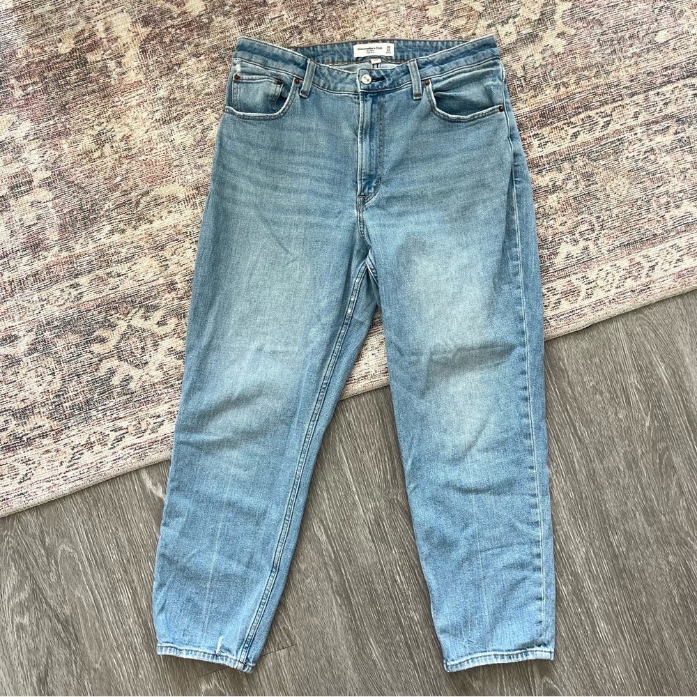 Abercrombie & Fitch The Mom High Rise, Curve Love